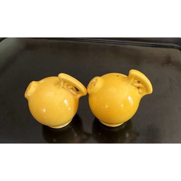 Red Wing 1930's Gypsy Trail Salt Pepper Shakers Yellow Pitcher S & P On Handle - Picture 7 of 8